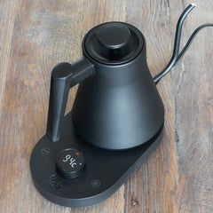 Flair Cafe Kettle From Above With Temperature Reading in Celsius